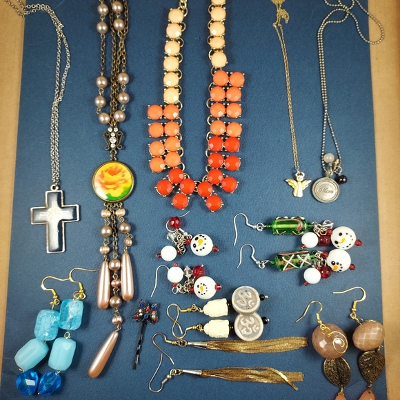 Assorted Jewelry Lot - Picture 1 of 16